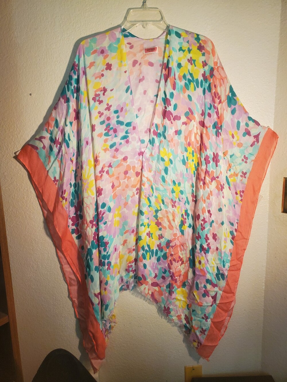 🎨KATE SPADE PAINTBALL RUANA EUC Original Price $78.00